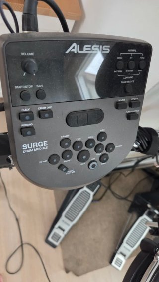 Bateria Electrónica Alesis Surge Mesh Kit