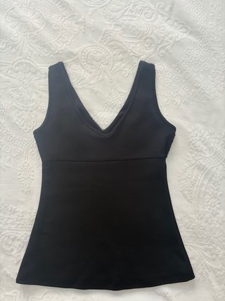 Top Negro Brillante V-Neck