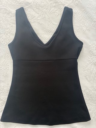 Top Negro Brillante V-Neck