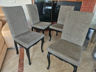 Cuatro sillas de comedor tapizadas