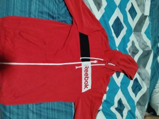 Sudadera Reebok Roja y Negra