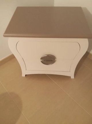Mesita de noche beis !! ESCUCHO OFERTAS!!