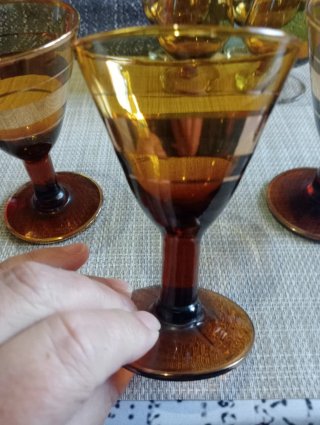 Juego de 9 copas de cristal ámbar antiguas