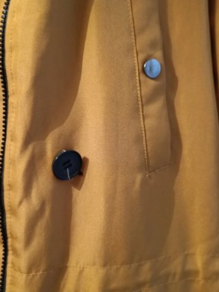 Chaqueta parka color mostaza