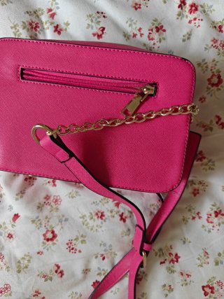 Bolso rosa fucsia cadenas doradas