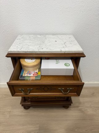 2 Mesillas antiguas  de madera con mármol