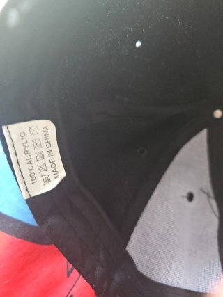 Gorra negra de tela