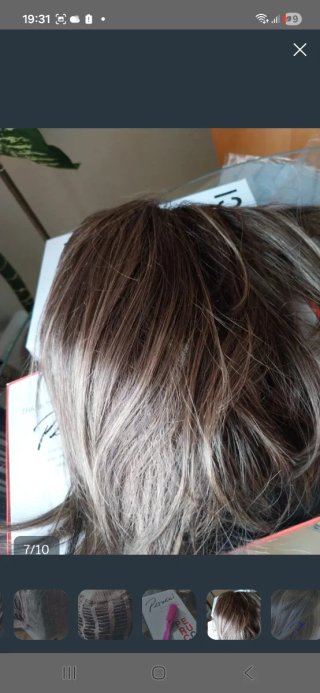 Peluca Oncológica Ellen Wille Castaña con mechas.