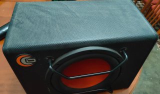 Cajón Subwoofer Grande Negro y Naranja