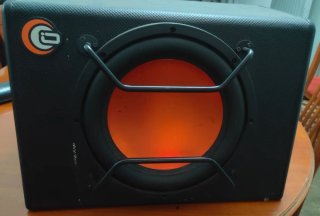 Cajón Subwoofer Grande Negro y Naranja