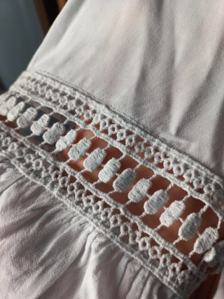 Camisola blanca grisacea mujer
