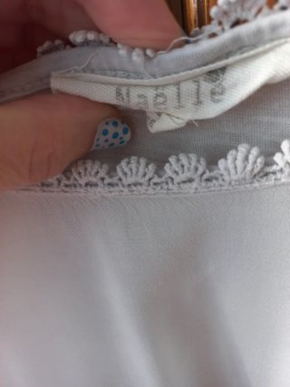 Camisola blanca grisacea mujer
