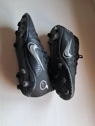 Botas de fútbol Nike negras