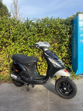 Piaggio Zip 2T Scooter Negro/Plata