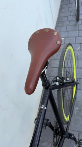 Bicicleta Fixie Bpro Negra Asiento Marrón