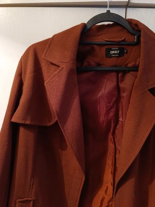 Abrigo ONLY color teja talla M