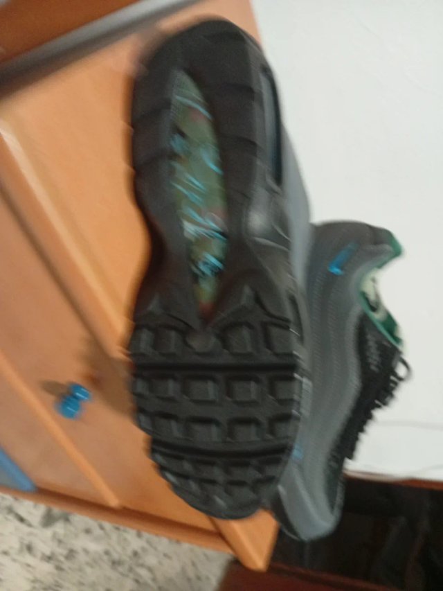 Zapatillas deportivas grises y multicolor corteiz