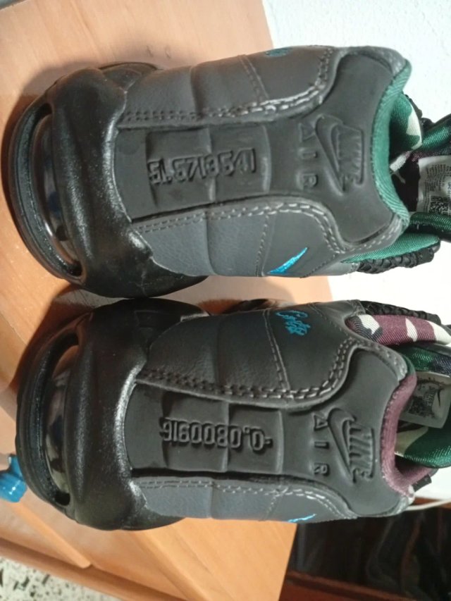 Zapatillas deportivas grises y multicolor corteiz