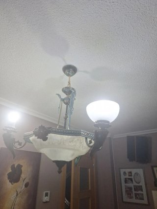 Lámpara de salón dorada y verde oscuro