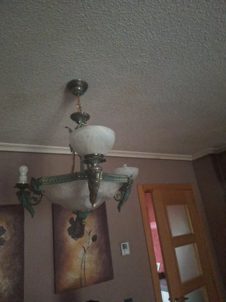 Lámpara de salón dorada y verde oscuro