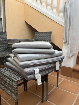 Conjunto Terraza: Sofá, Mesa, 2 Sillas y taburetes