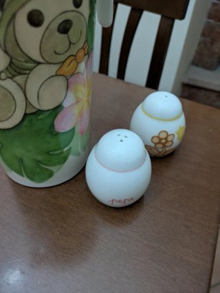 Caraffa Thun con orsetto e fiori
