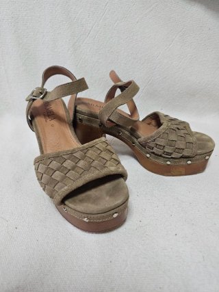 Sandalias Carmela Talla 38 Tacón Cuña