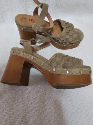 Sandalias Carmela Talla 38 Tacón Cuña