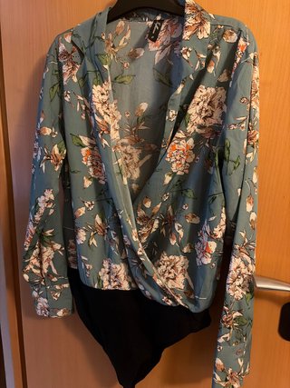Body floral cruzado talla M/L