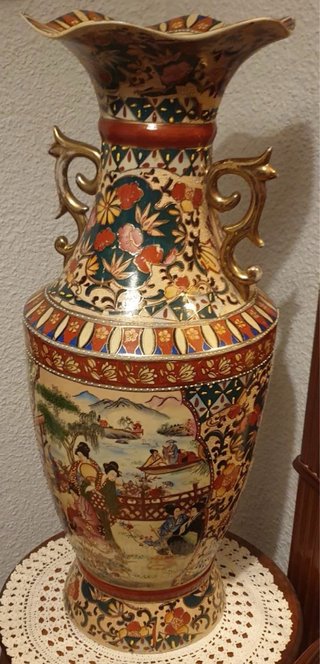 Jarrón de cerámica grande decorado