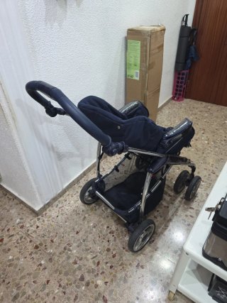 Carro de bebé negro