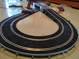 Circuito Scalextric con 2 coches y extras
