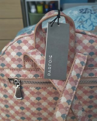 Mochila Parfois juvenil con etiqueta