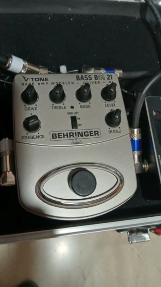 Pedalera Stagg para bajo.