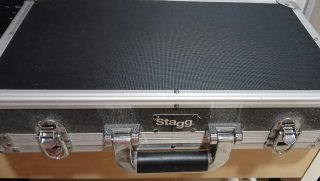 Pedalera Stagg para bajo.