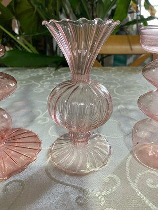 Vasi in vetro rosa