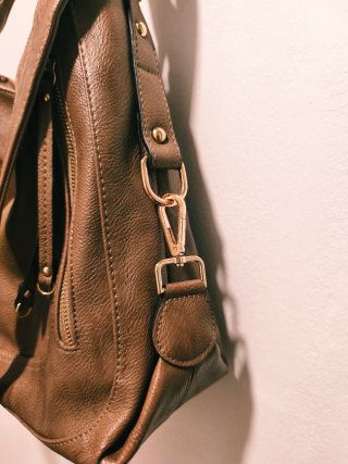 Bolso de hombro o bandolera marrón