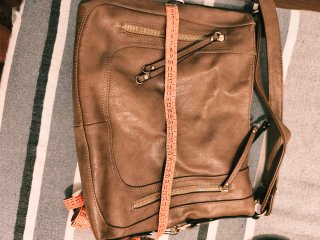 Bolso de hombro o bandolera marrón