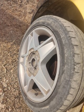 Se vende o se cambia por otras Llantas !