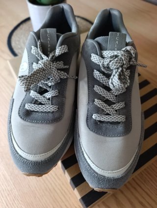 Zapatillas Scalpers grises y blancas