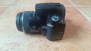 cámara Sony Alpha 230 con accesorios