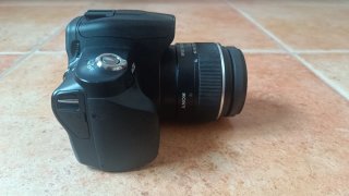 cámara Sony Alpha 230 con accesorios