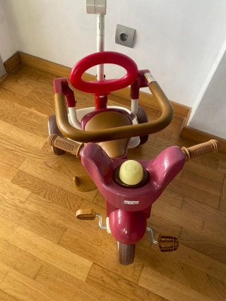 Triciclo infantil rojo y blanco