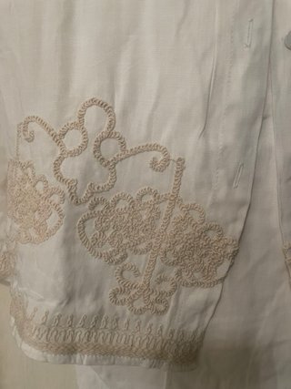 Conjunto de lino beige y blanco