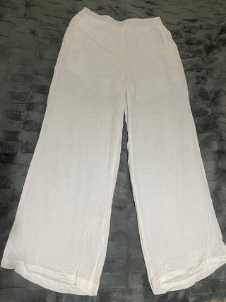 Conjunto de lino beige y blanco