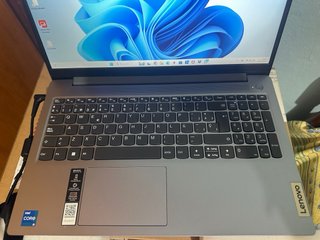 Portátil Lenovo IdeaPad Slim 3 15IAH8