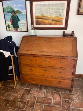 Buró antiguo madera abatible con tapete de cuero