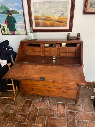 Buró antiguo madera abatible con tapete de cuero