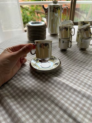 Juego Tazas Café y Tetera Oro/Plata