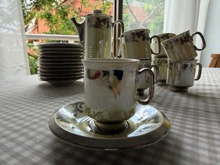 Juego Tazas Café y Tetera Oro/Plata